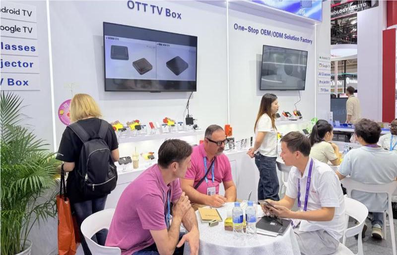 Canton Fair Live: IK WORLD Receives High Praise from Global Buyers