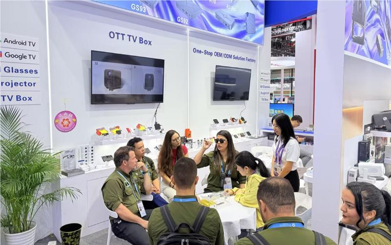 Canton Fair Live: IK WORLD Receives High Praise from Global Buyers